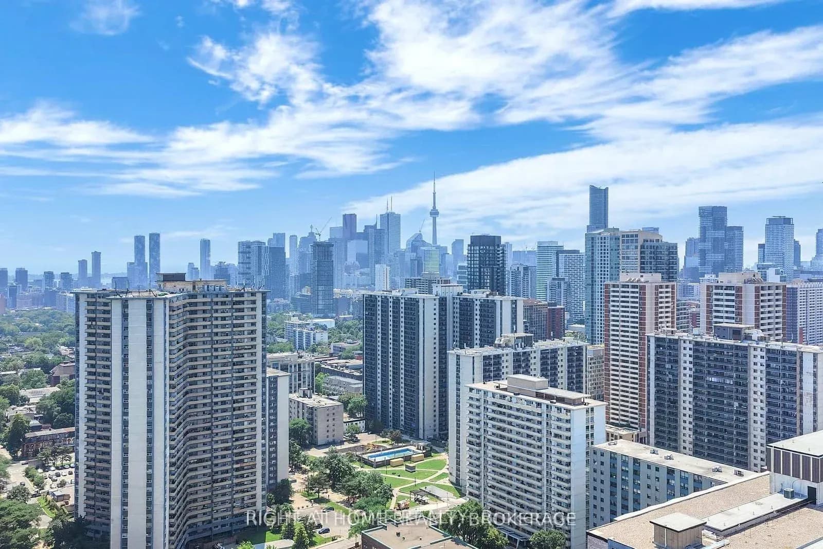 Panoramic view of the Toronto skyline and the CN Tower